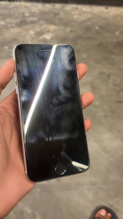 Apple iPhone SE