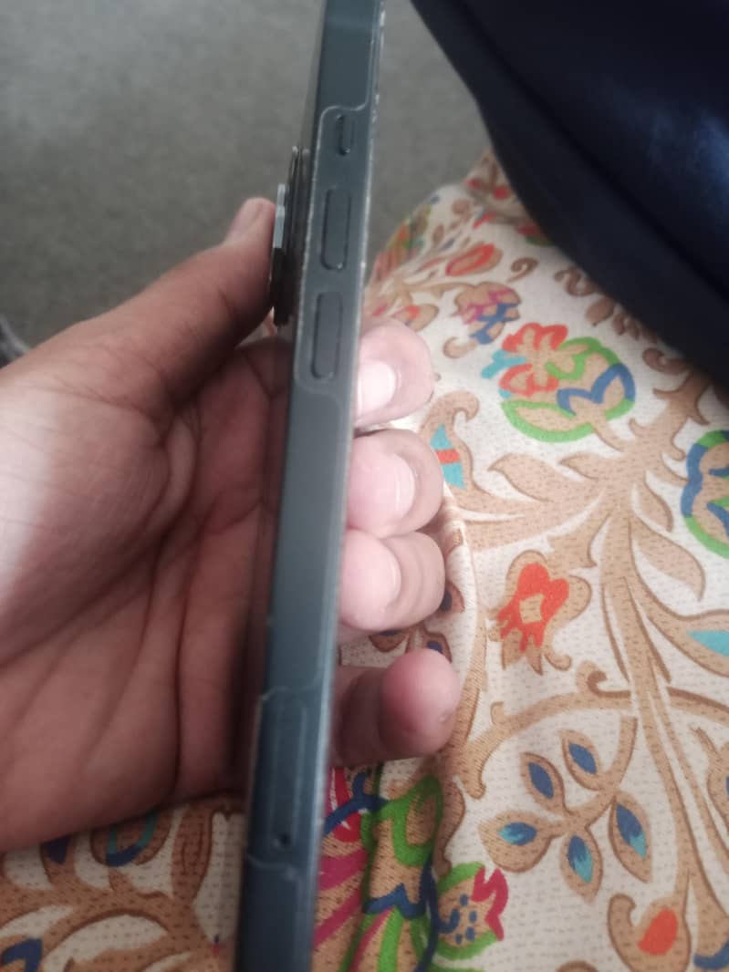 Apple iPhone 13 2