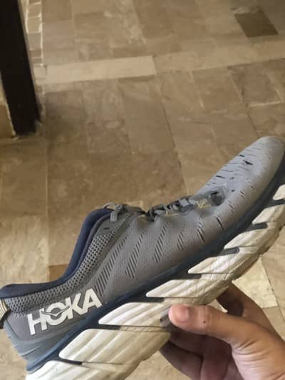 HOKA V400LC