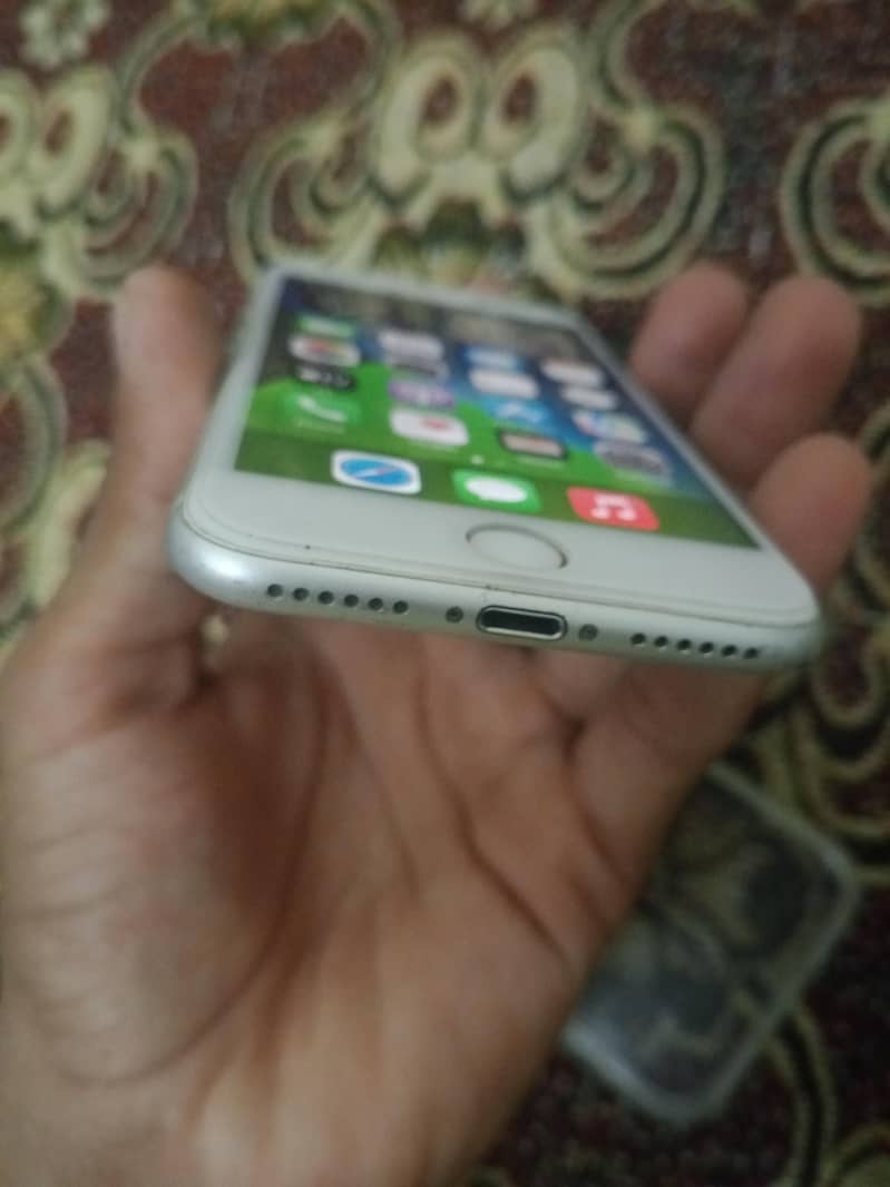 Apple iPhone 7 4