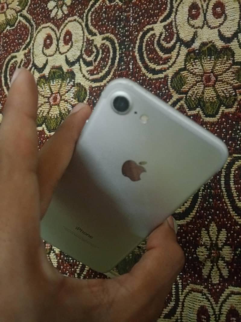 Apple iPhone 7 5