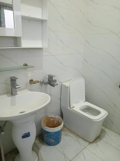 10 MARLA SECOND FLOOR FOR RENT WITH GAS