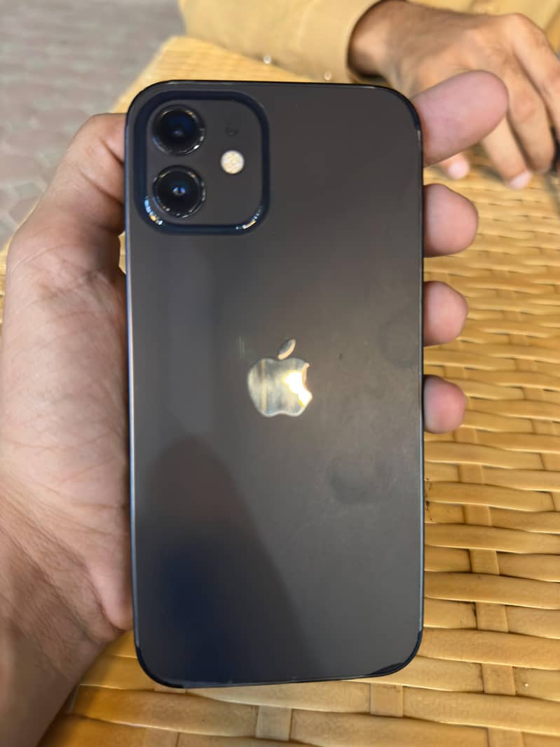 Apple iPhone 12 3