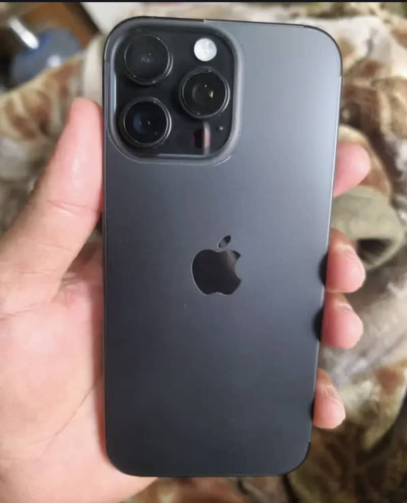 Apple iPhone 16 Pro Max 2