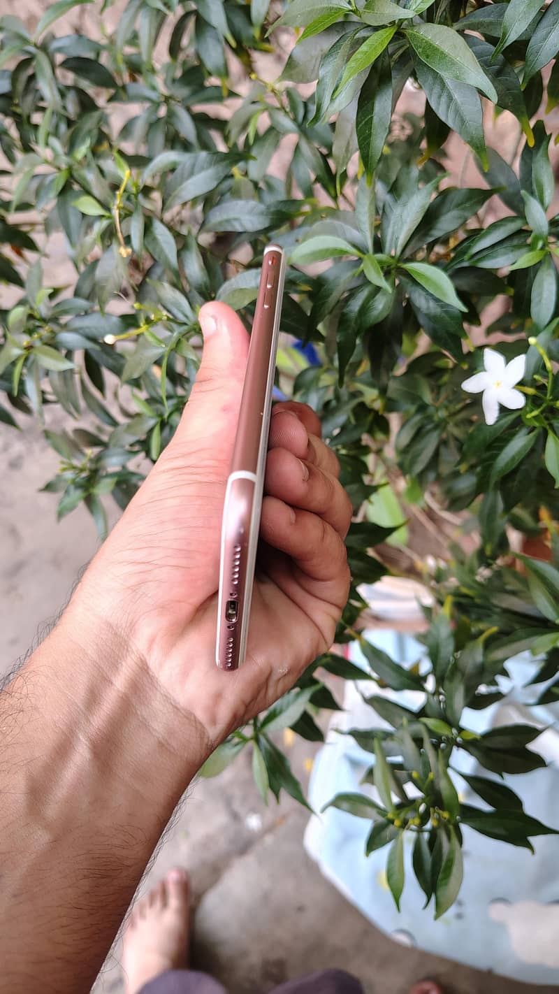 Apple iPhone 7 2