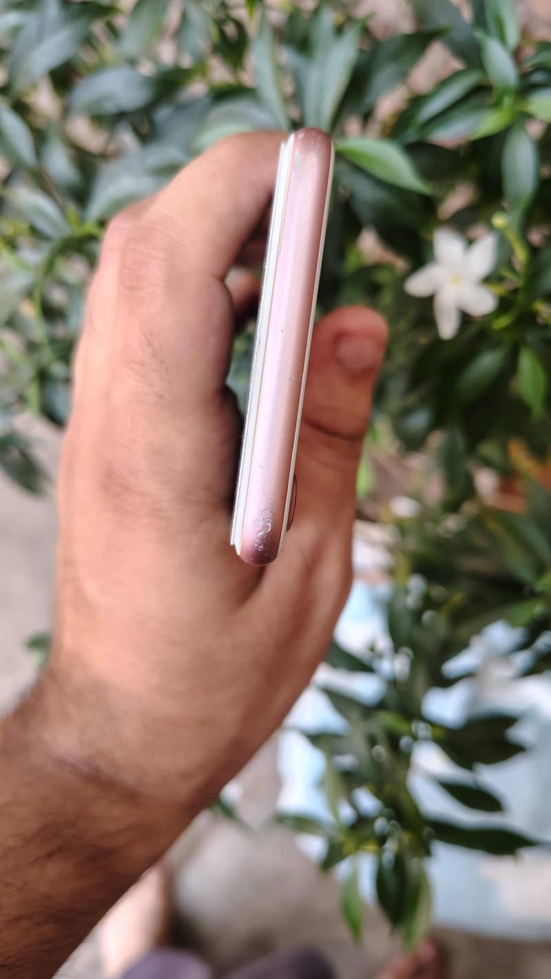 Apple iPhone 7 4