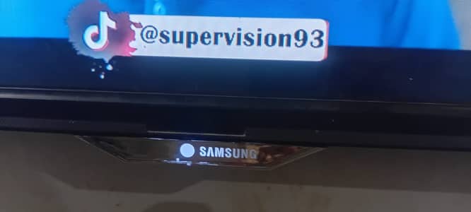 Sumsung 32 inch QLED / Smart TV 10 / 10 condition brand new