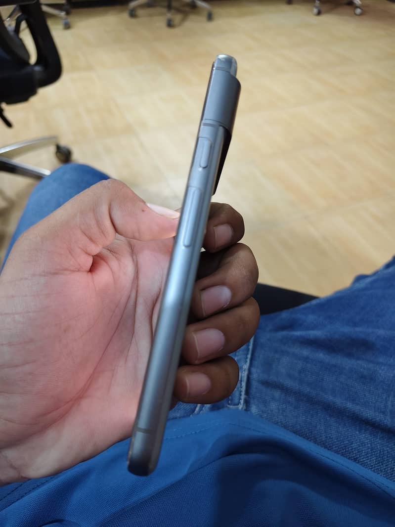 Google Pixel 8 4