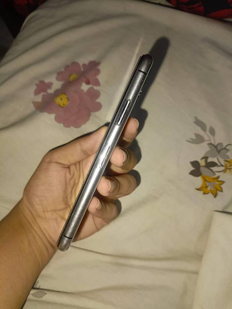 Apple iPhone X 3