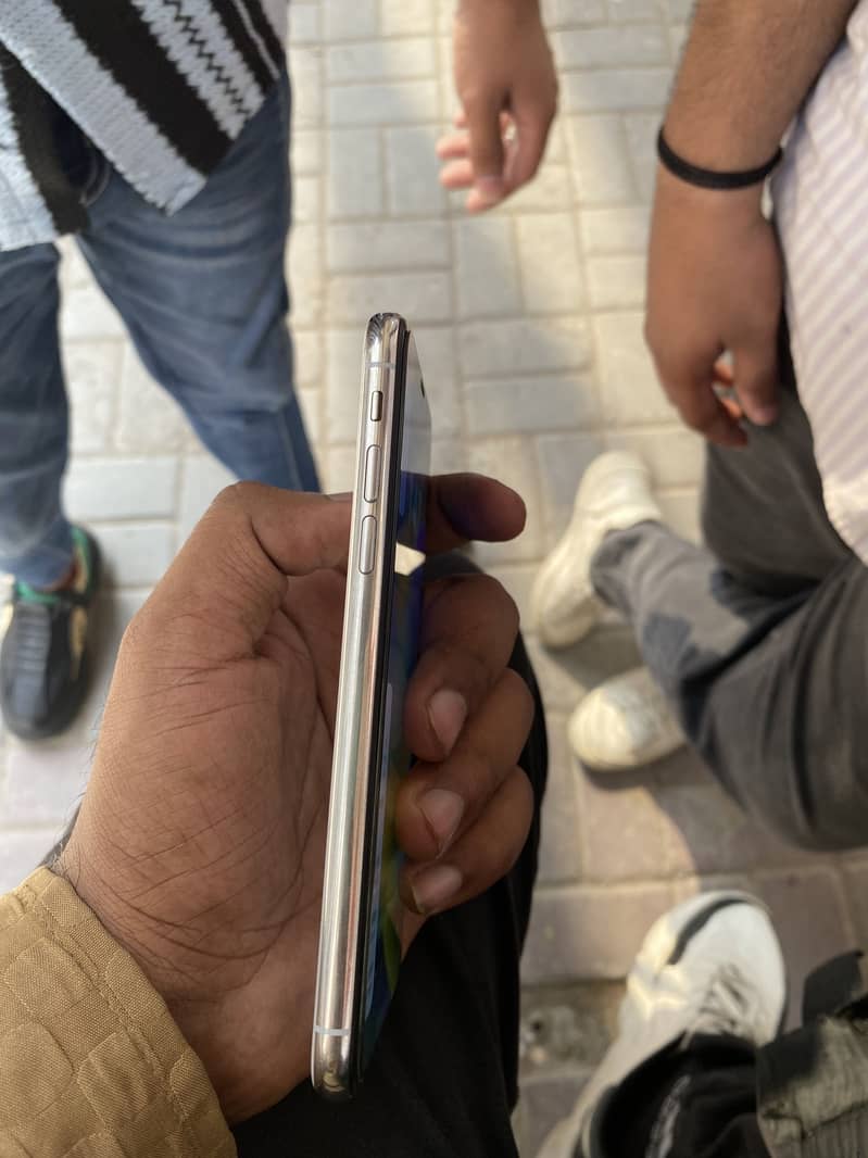 Apple iPhone X 3