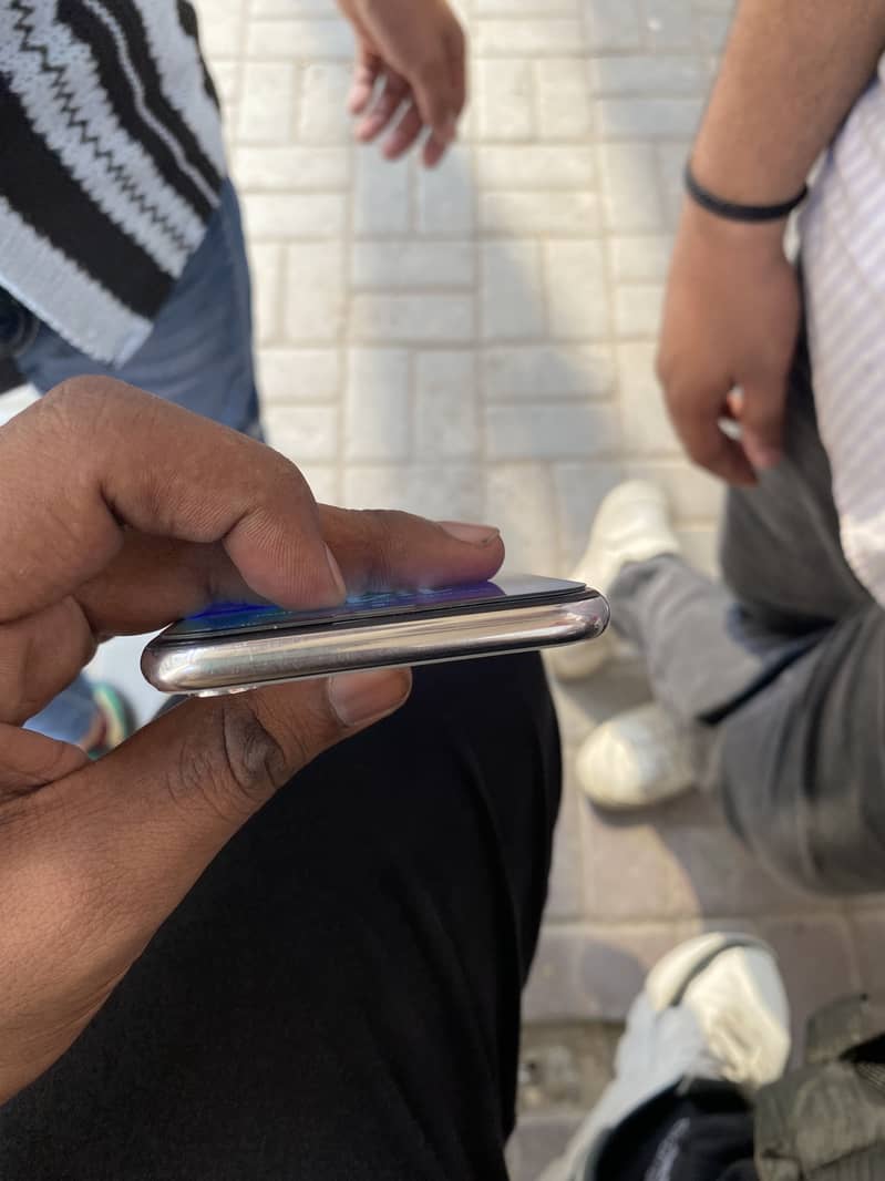 Apple iPhone X 5