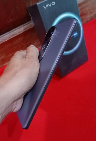 v40 5G 12256gb PTA approved 10,by 10 condition