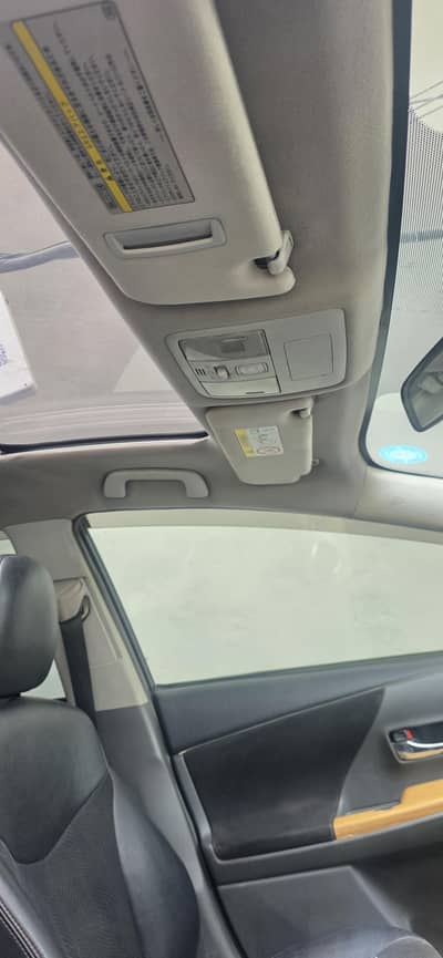 Toyota Prius Alpha 2013