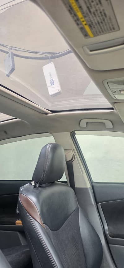 Toyota Prius Alpha 2013