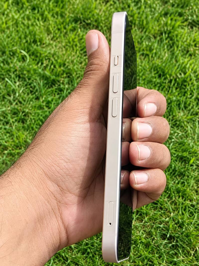Apple iPhone 13 2