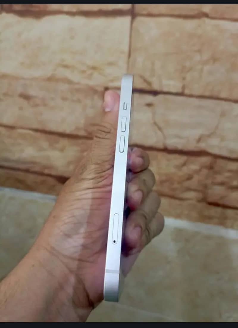 Apple iPhone 13 2