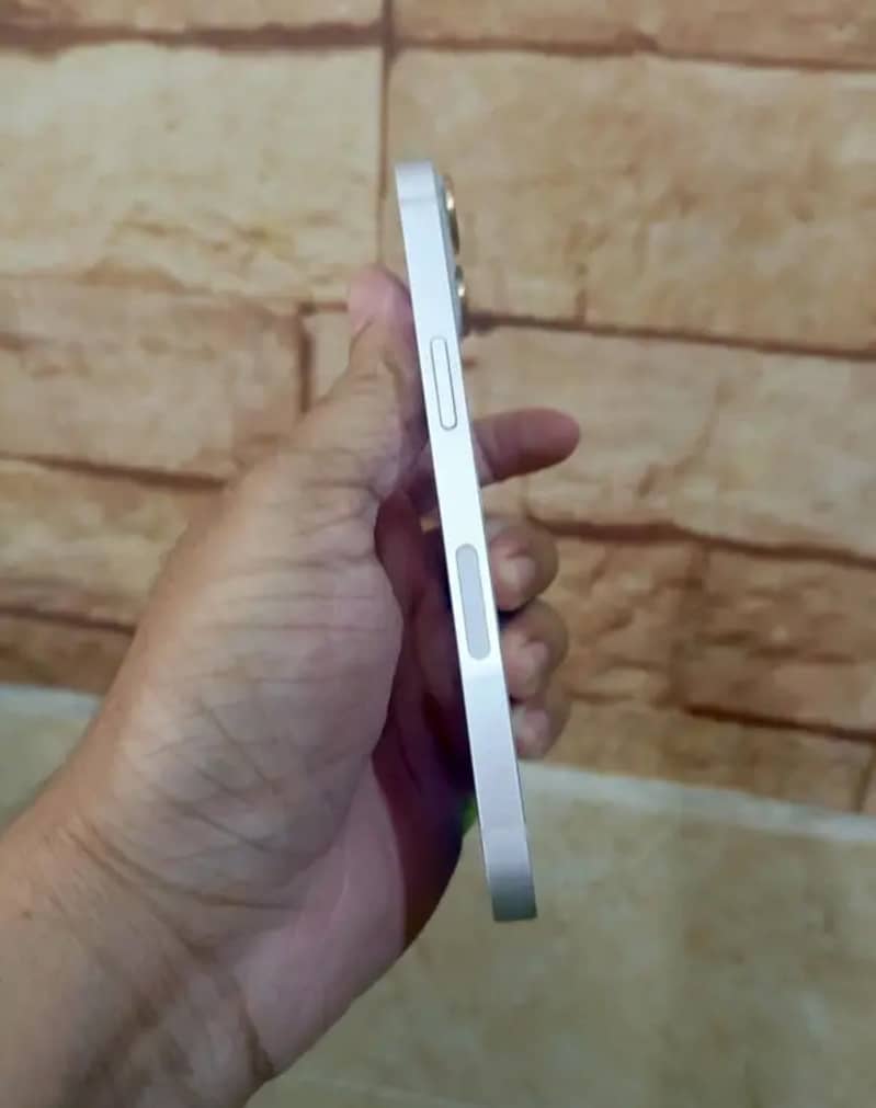 Apple iPhone 13 3