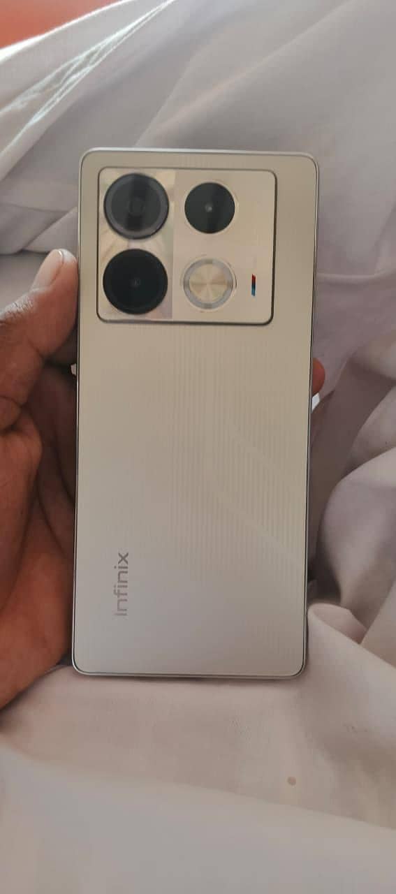 Infinix Note 40 7
