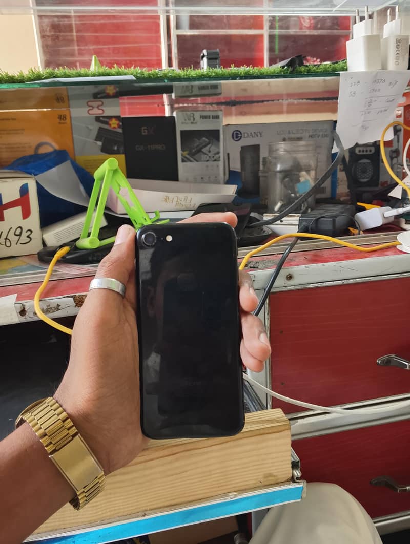 Apple iPhone 7 2