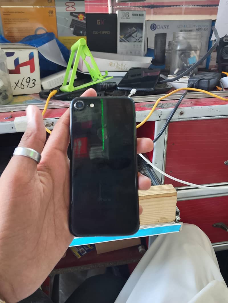 Apple iPhone 7 3