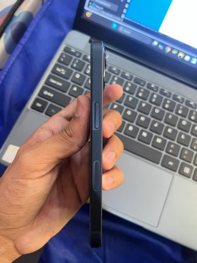 Apple iPhone 13 2