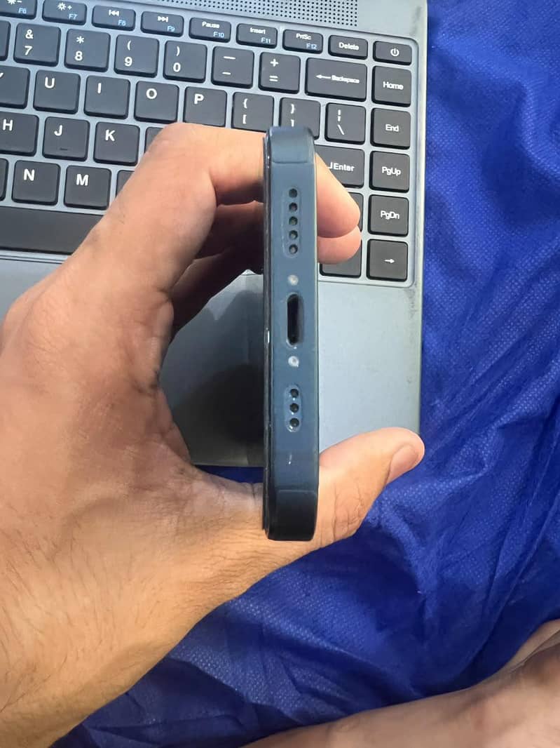Apple iPhone 13 4