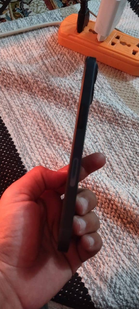 Apple iPhone 13 1