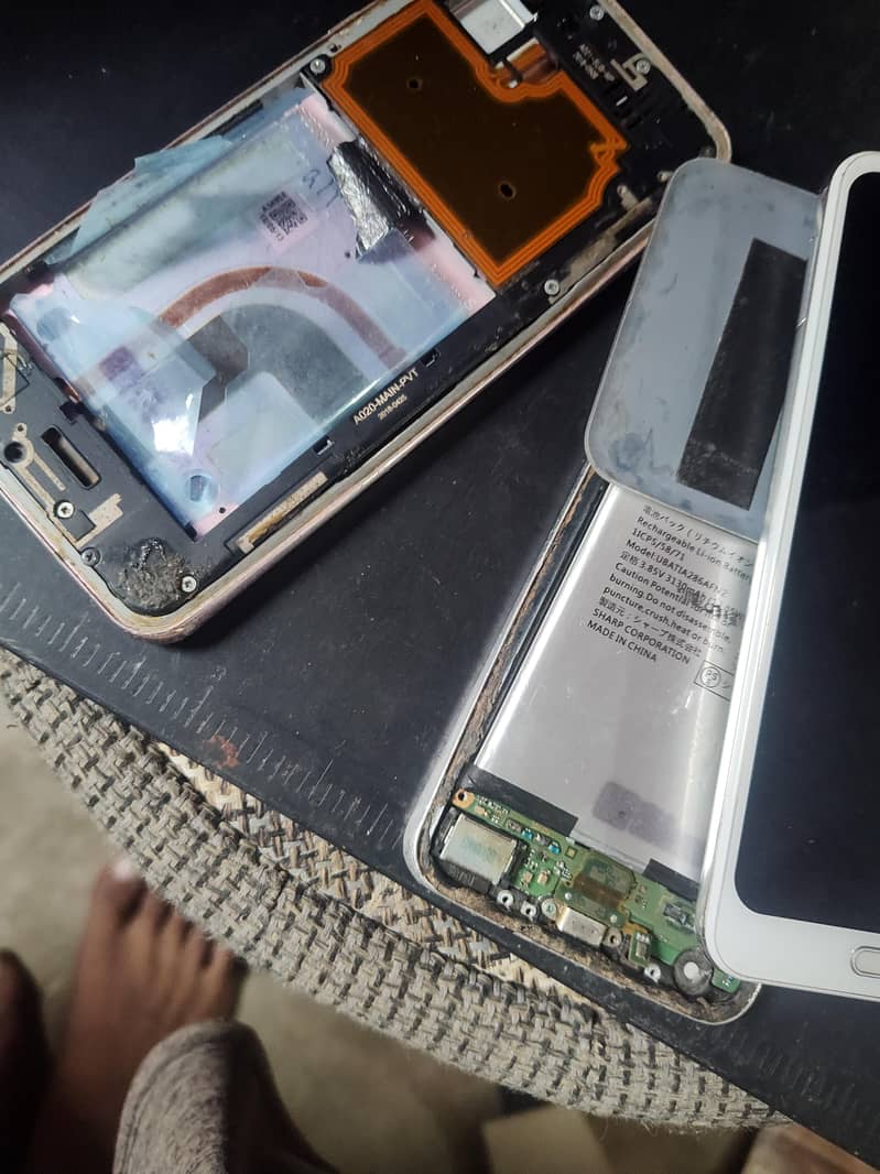 Sharp Aquos R2 5