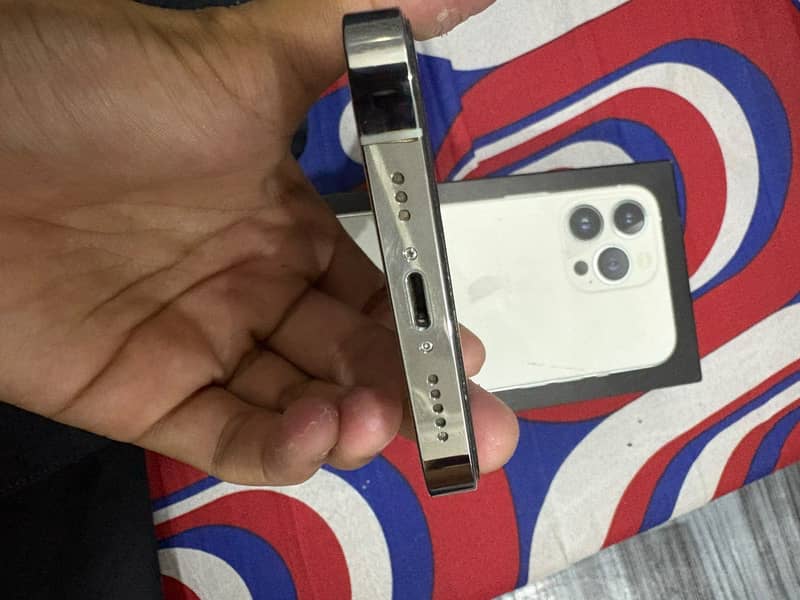 Apple iPhone 13 Pro 2