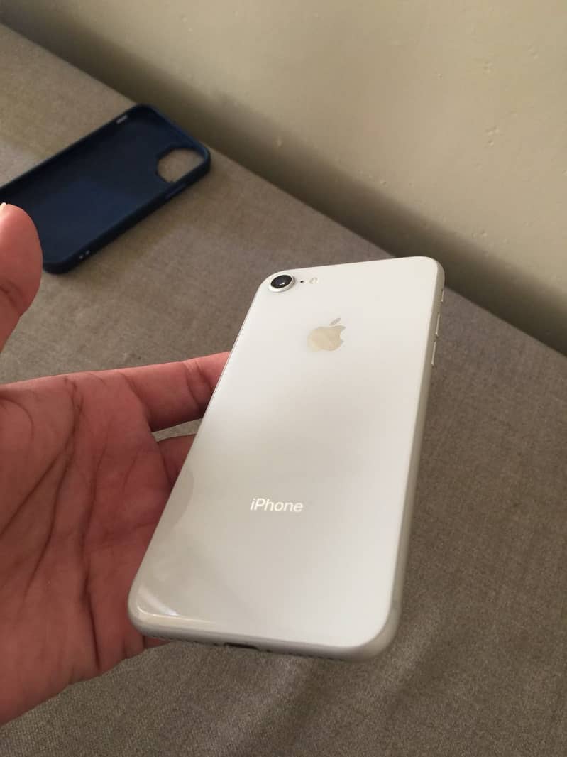 iPhone 8 3