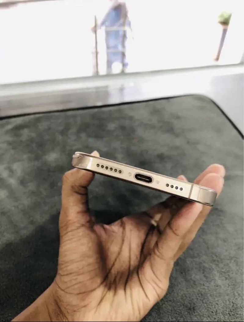 iPhone 16 pro max 1