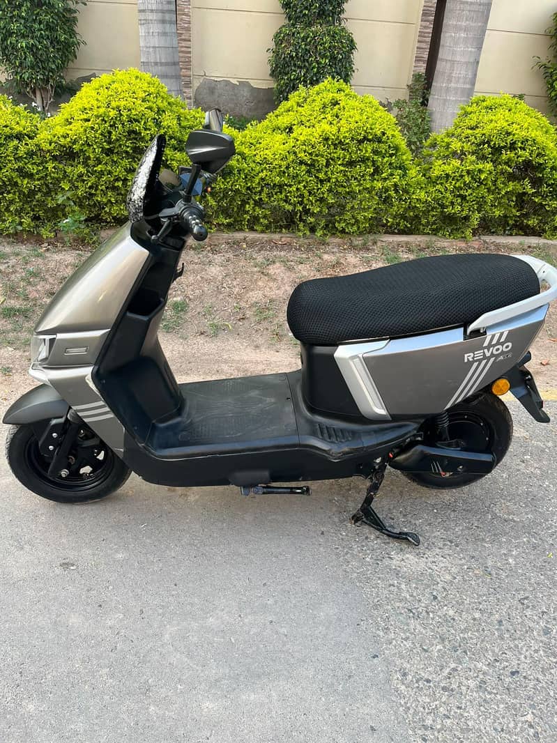 Revoo A12 1