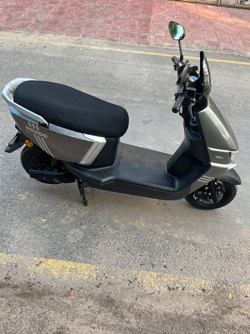 Revoo A12 2