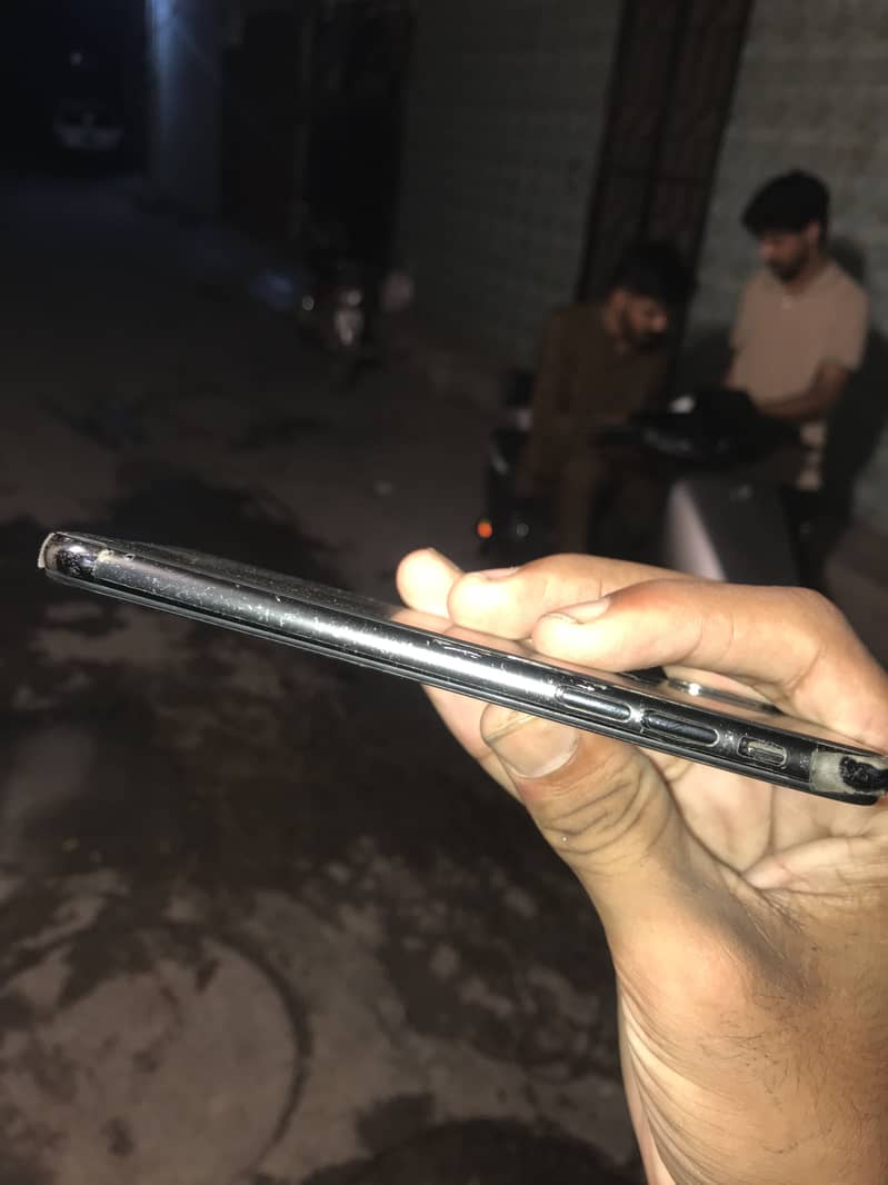 Apple iPhone X 3