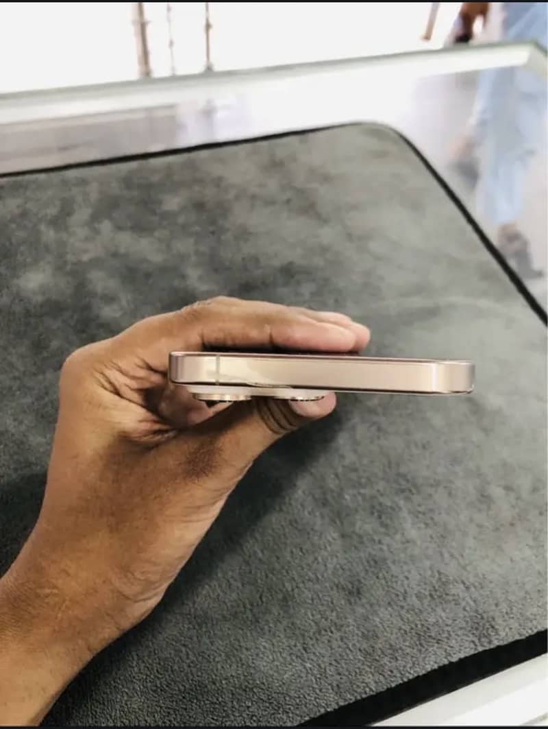 iPhone 16 pro max 2