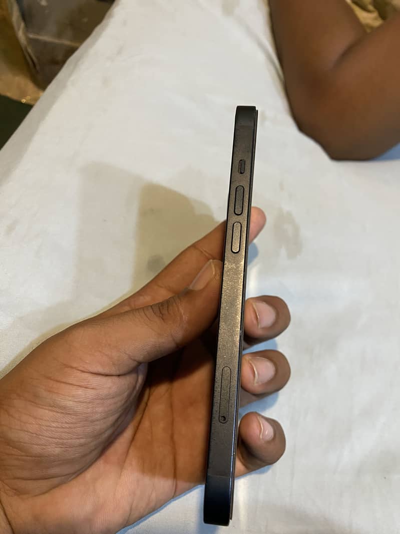 Apple iPhone 13 4