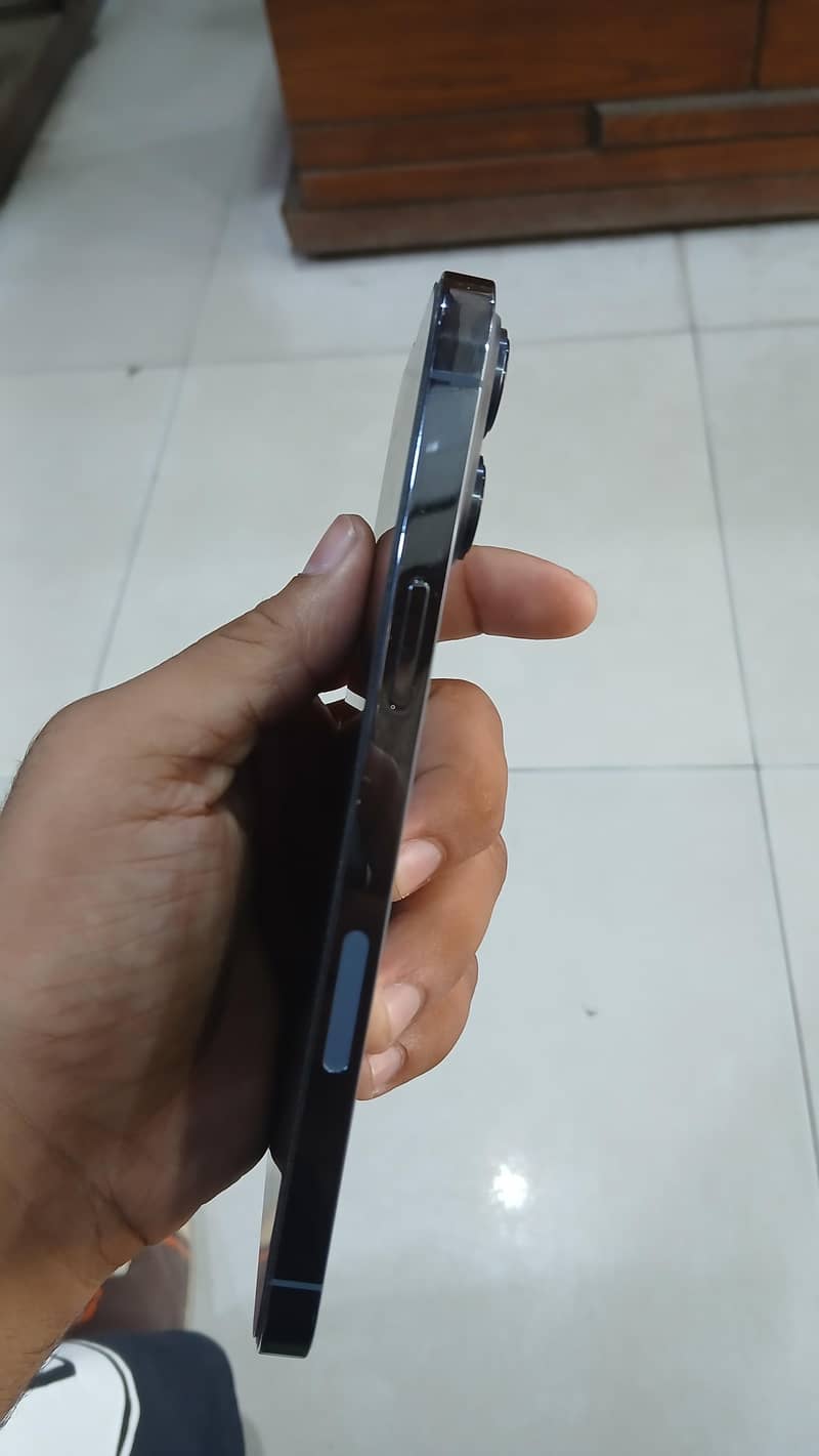 Apple iPhone 13 Pro Max 4