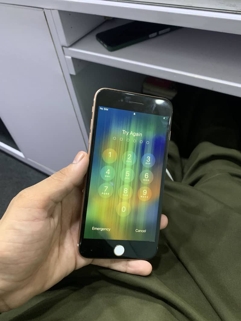 Apple iPhone 8 Plus 4
