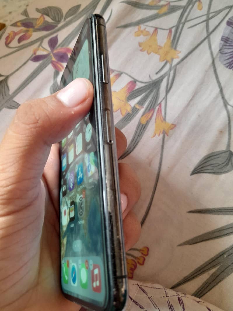 Apple iPhone X 3