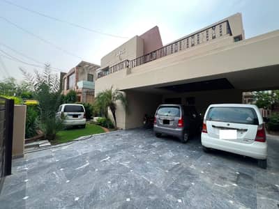 One Kanal Used Modern Design Bungalow For Sale At Prime Location Of DHA Lahore Near To Park Masjid & Commercial Market.