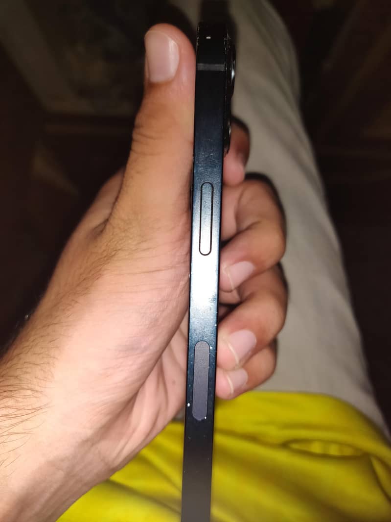 Apple iPhone 13 4