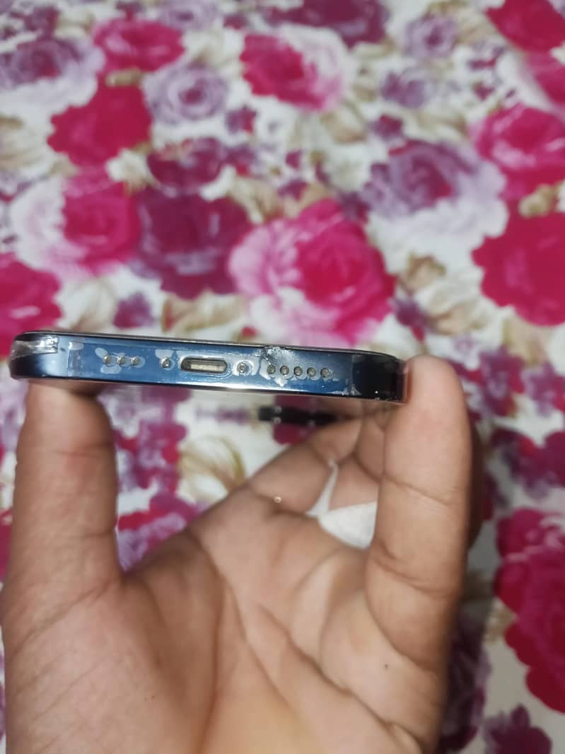Apple iPhone 13 2