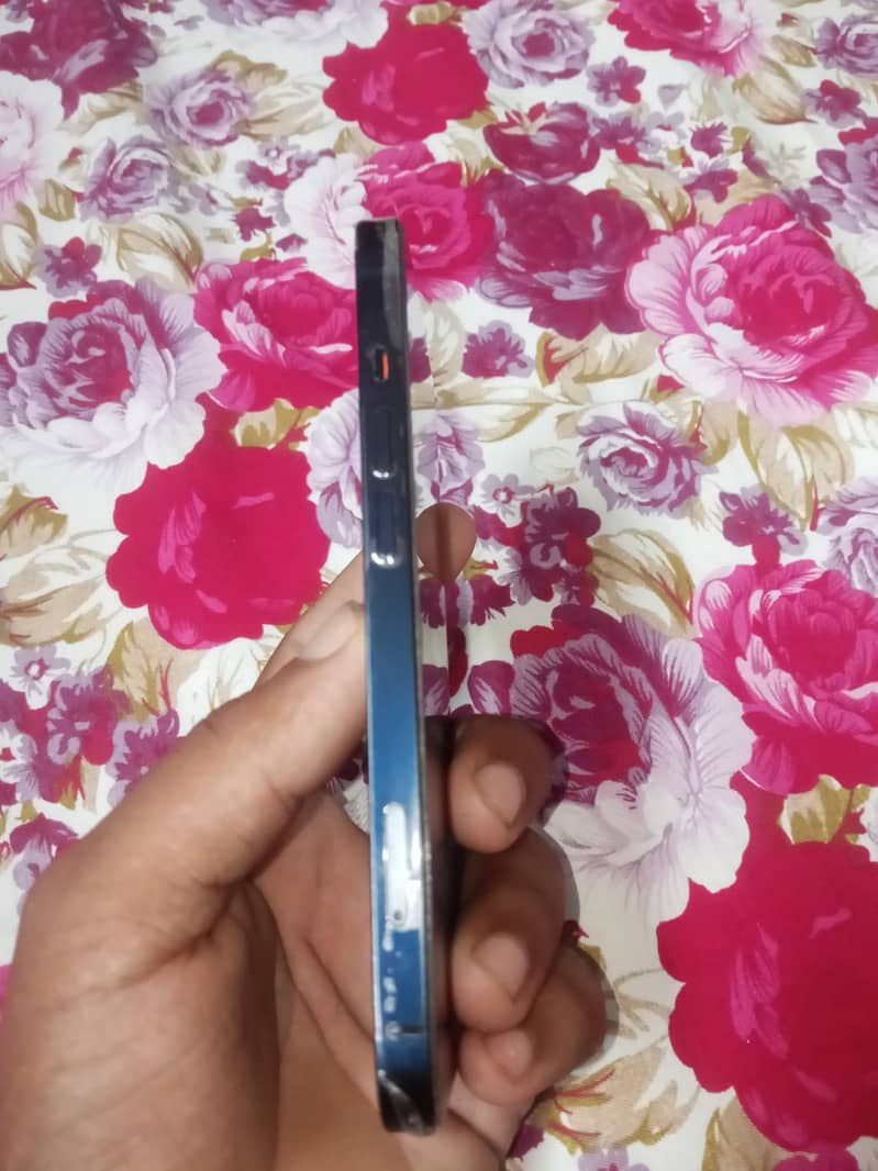 Apple iPhone 13 3
