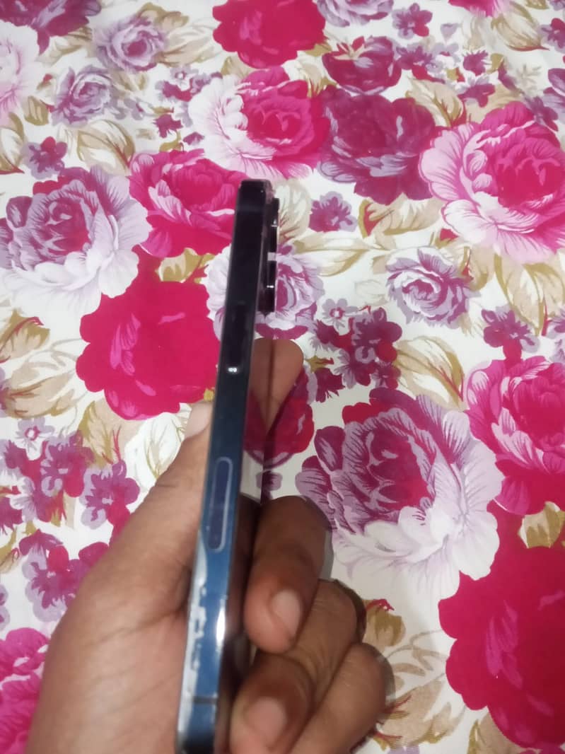 Apple iPhone 13 5