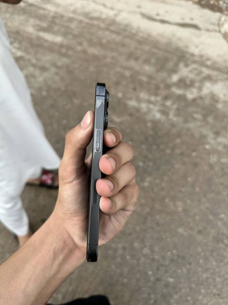 Apple iPhone 13 Pro 1