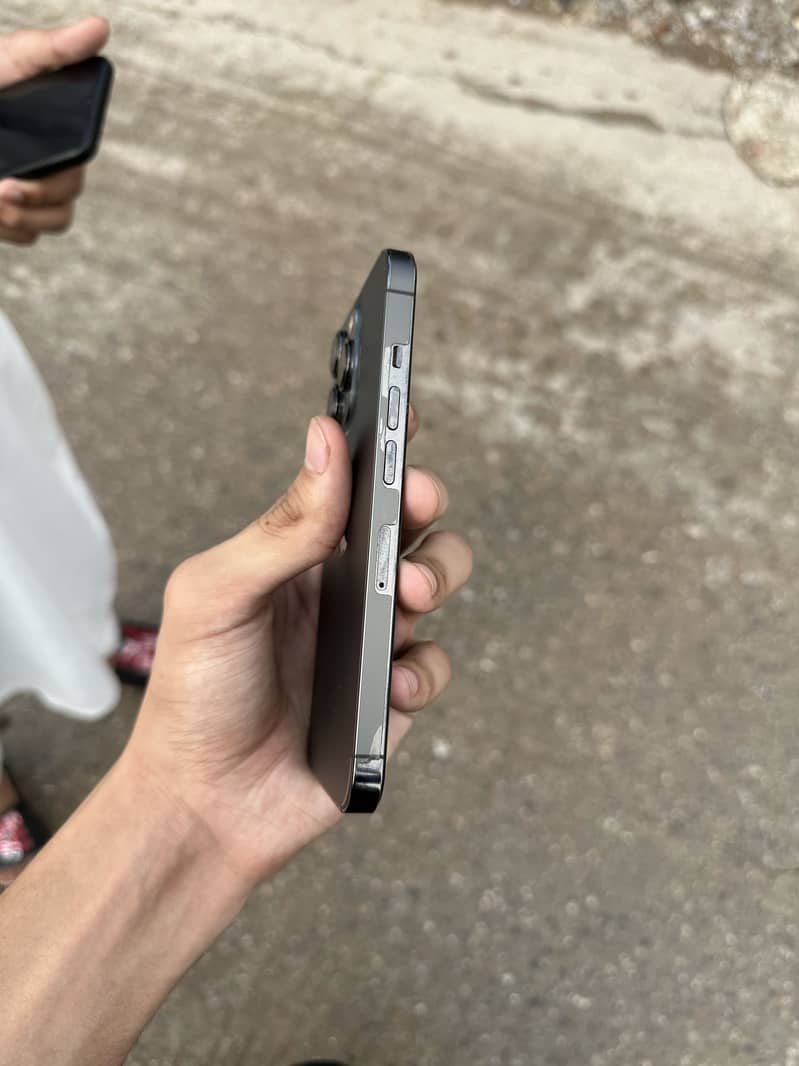 Apple iPhone 13 Pro 2