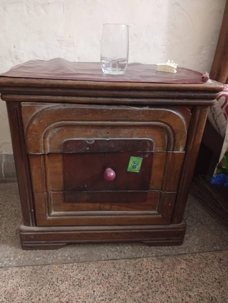 Dressing table and side tables 0