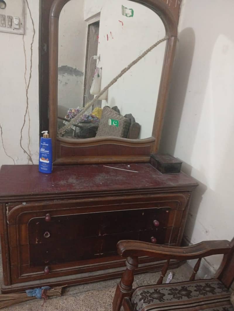 Dressing table and side tables 2