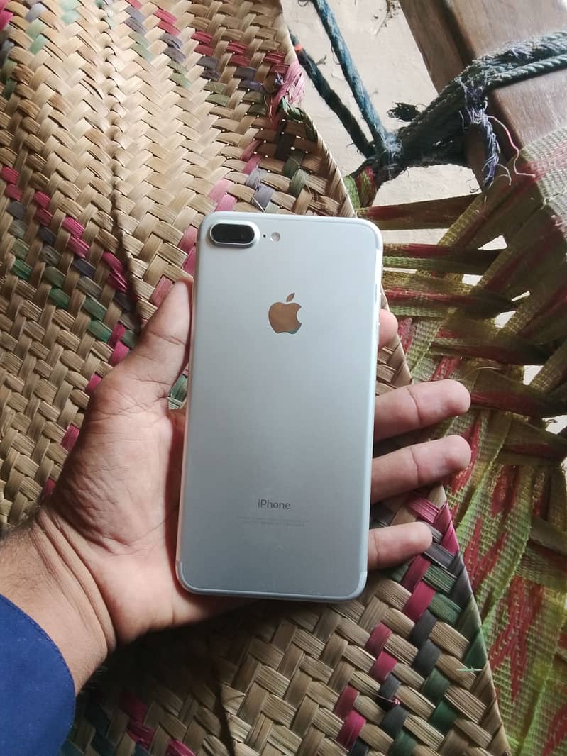 Apple iPhone 7 Plus 1