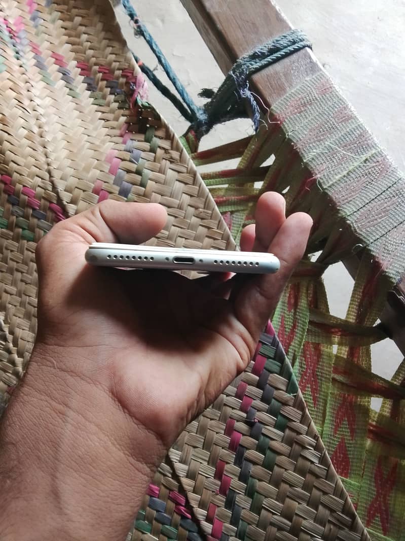 Apple iPhone 7 Plus 5